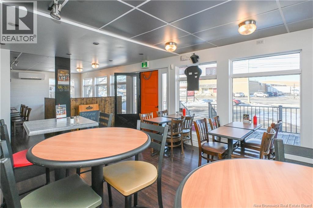 118 Saint-Pierre O. Boulevard, Caraquet, New Brunswick  E1W 1B6 - Photo 5 - NB133876