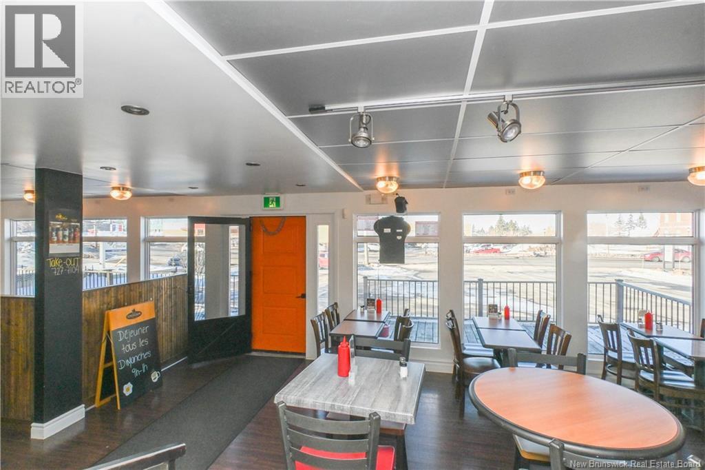 118 Saint-Pierre O. Boulevard, Caraquet, New Brunswick  E1W 1B6 - Photo 6 - NB133876