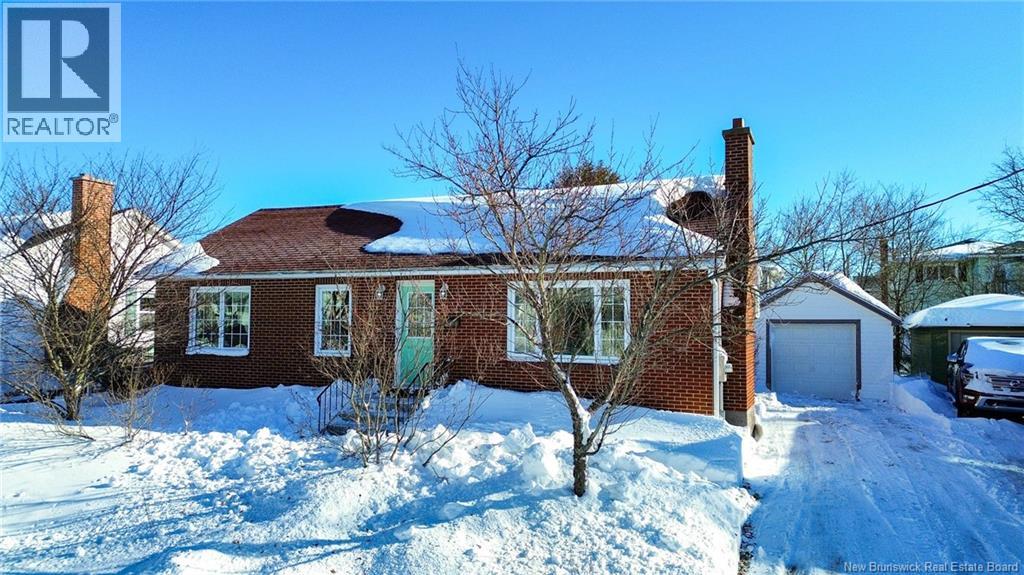 35 Coronation Drive, Moncton, New Brunswick  E1E 2X2 - Photo 2 - NB134121