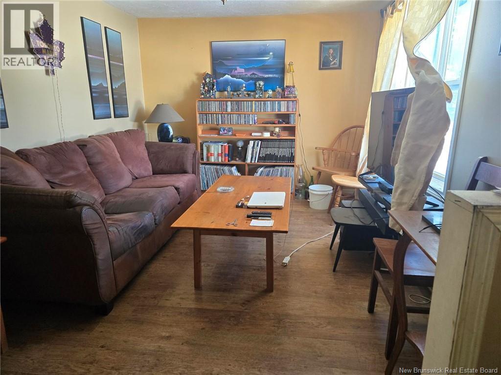 20 Wayne Avenue, Moncton, New Brunswick  E1C 4B2 - Photo 3 - NB134281