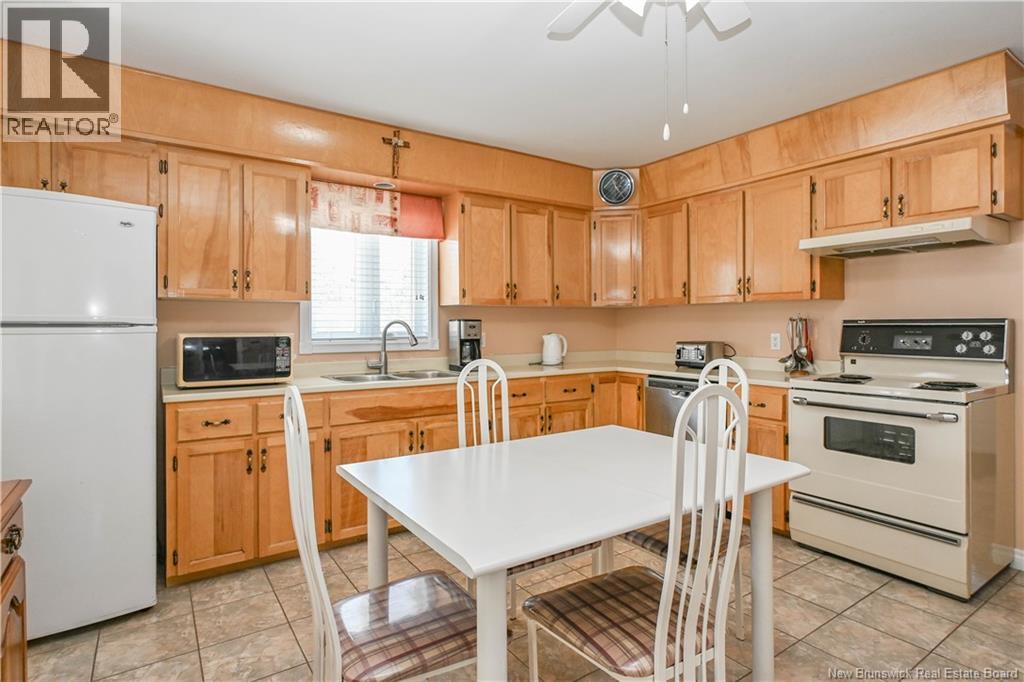 63 Parisé Street, Caraquet, New Brunswick  E1W 1B6 - Photo 11 - NB134399