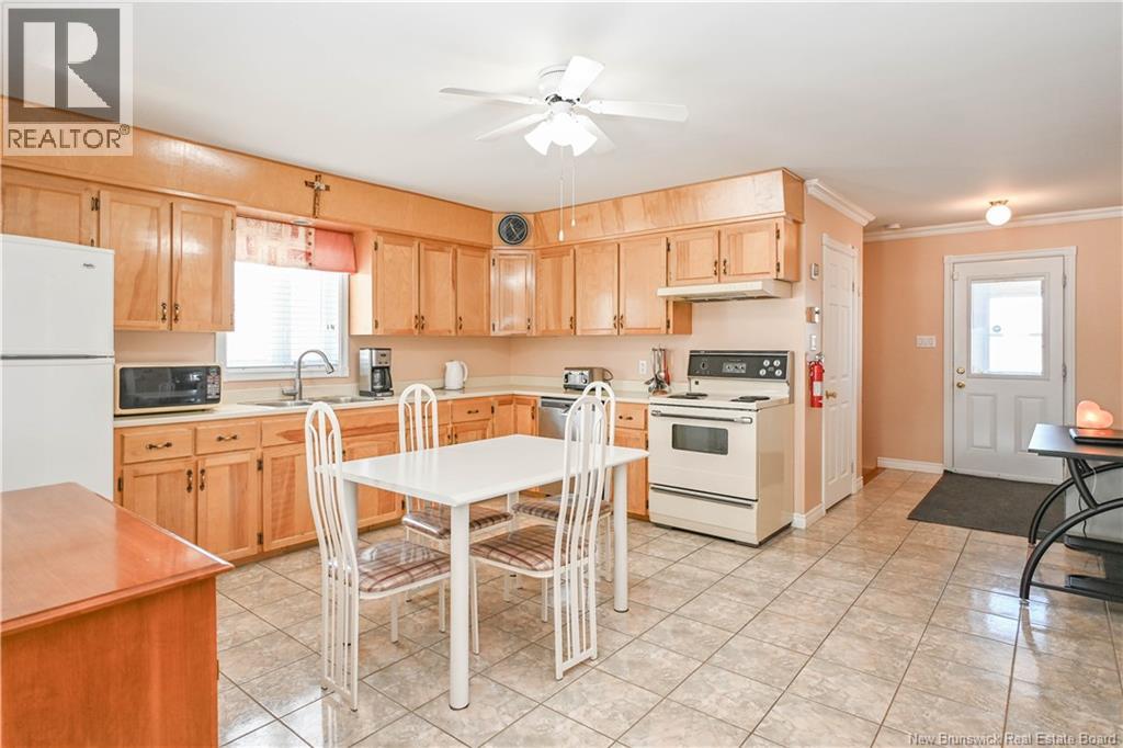 63 Parisé Street, Caraquet, New Brunswick  E1W 1B6 - Photo 12 - NB134399