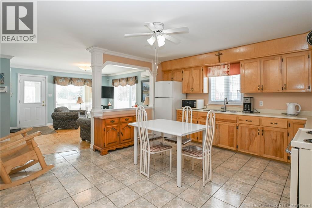 63 Parisé Street, Caraquet, New Brunswick  E1W 1B6 - Photo 13 - NB134399