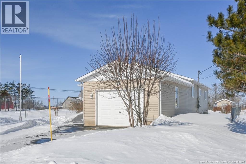 63 Parisé Street, Caraquet, New Brunswick  E1W 1B6 - Photo 2 - NB134399