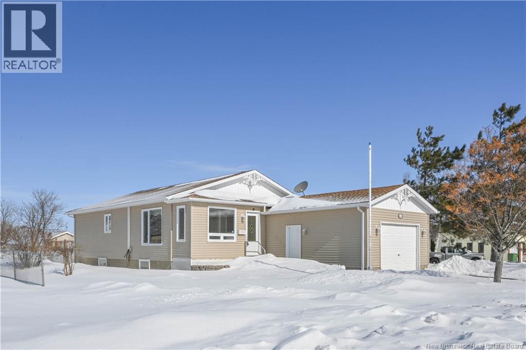 63 Parisé Street, Caraquet, New Brunswick  E1W 1B6 - Photo 5 - NB134399