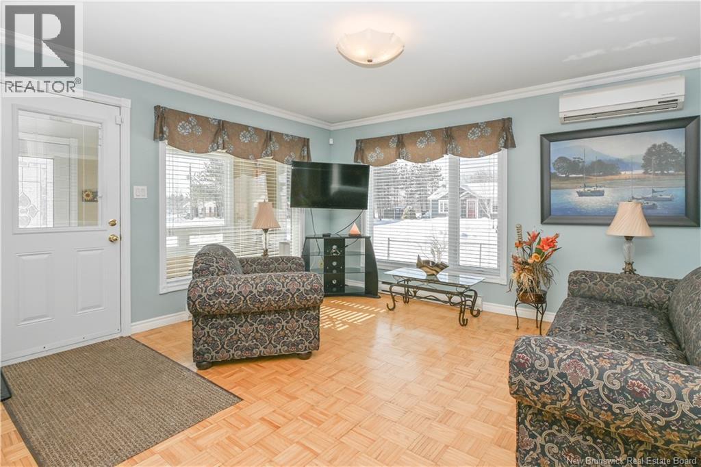 63 Parisé Street, Caraquet, New Brunswick  E1W 1B6 - Photo 8 - NB134399