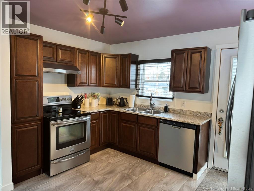 44 Lansdowne Court, Riverview, New Brunswick  E1B 3E3 - Photo 8 - NB134372