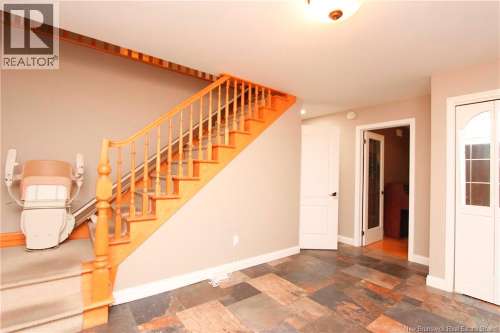 131 Wiggins Drive, Fredericton, New Brunswick E3A 5N7 - Photo 2 - NB134484