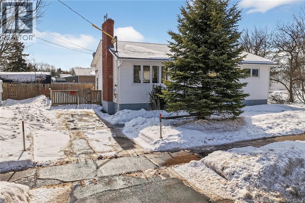142 Crandall, Moncton, New Brunswick  E1C 4E3 - Photo 2 - NB134546