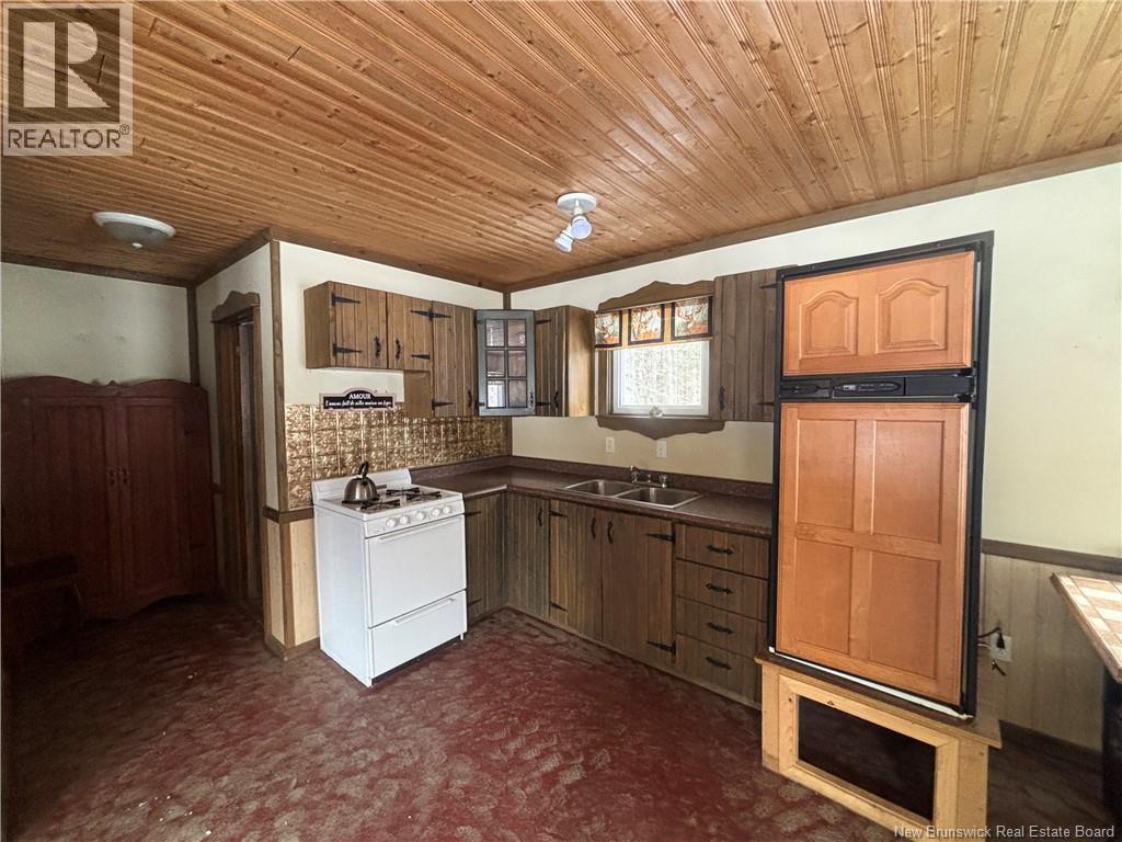 560 Cd Rue Principale, Beresford, New Brunswick E8K 2A8 - Photo 13 - NB134534