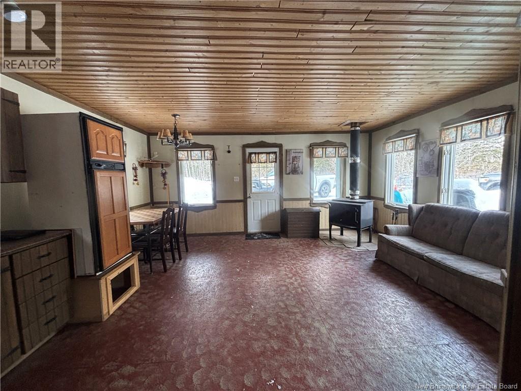 560 Cd Rue Principale, Beresford, New Brunswick E8K 2A8 - Photo 9 - NB134534