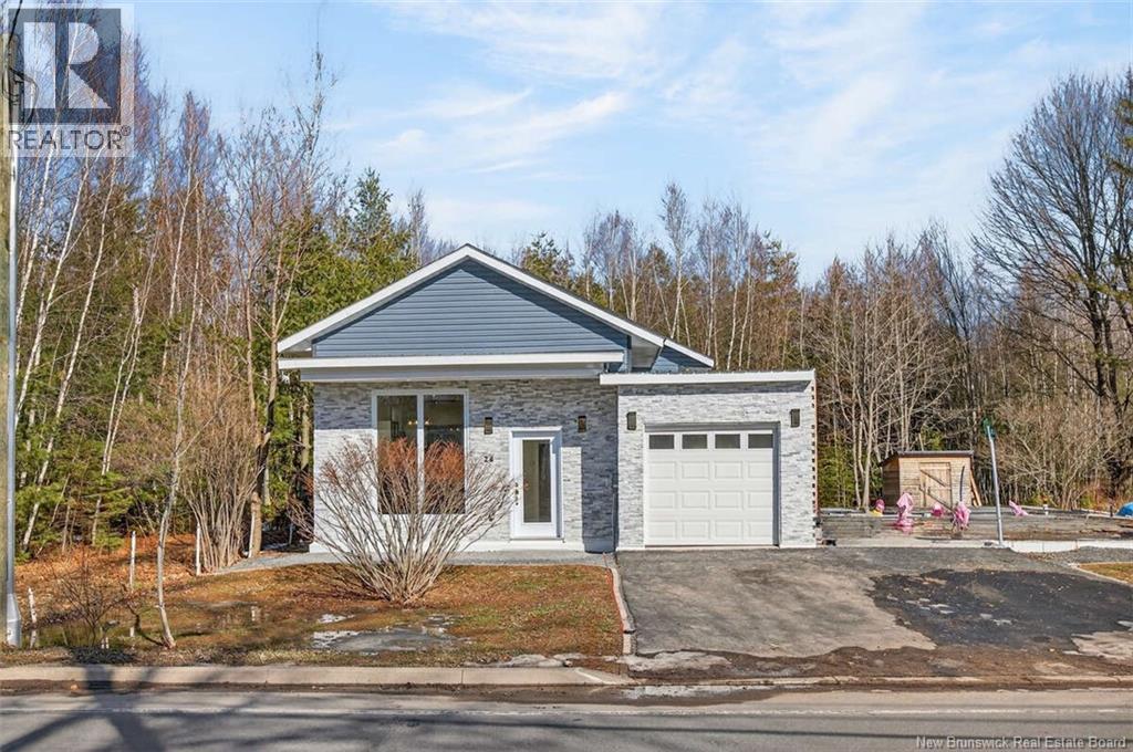 24 Murray Avenue, Fredericton, New Brunswick  E3A 3Y5 - Photo 2 - NB135079