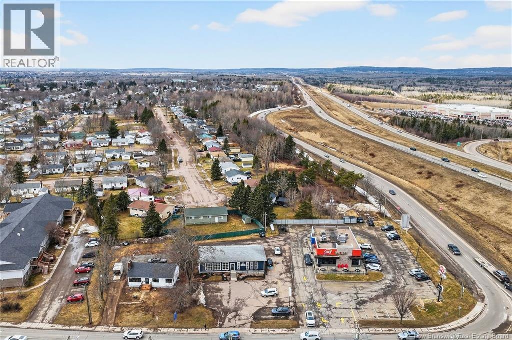 710 Elmwood, Moncton, New Brunswick E1A 2X7 - Photo 2 - NB135535