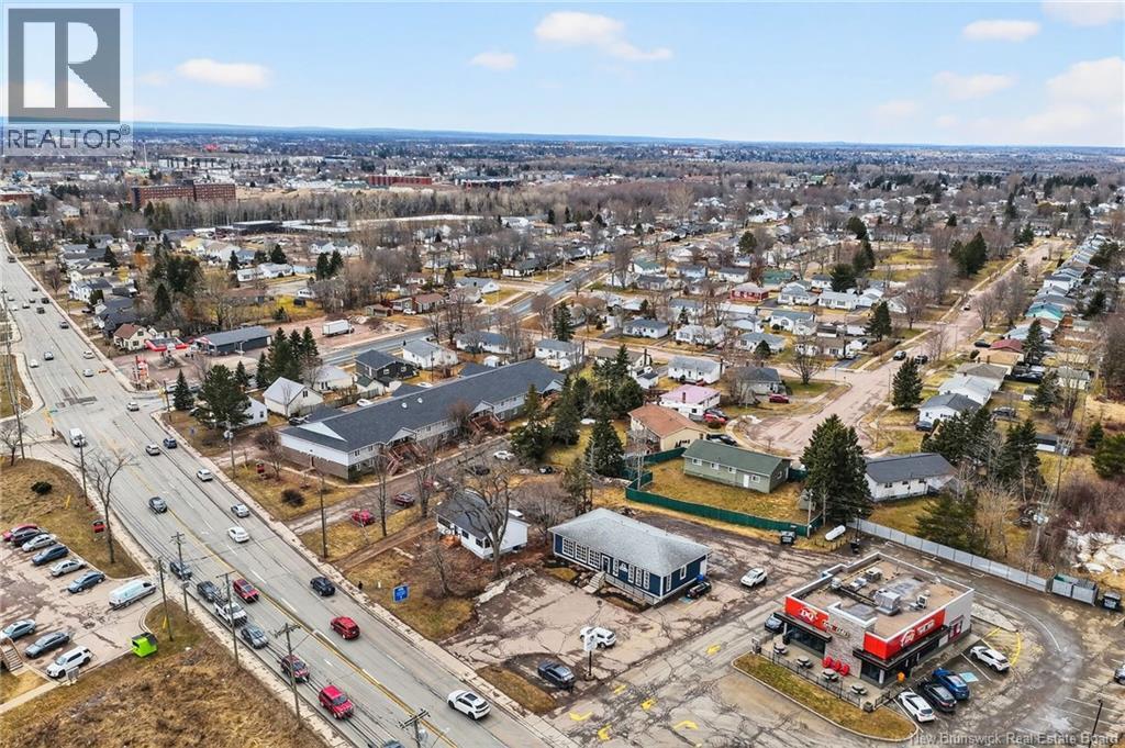 710 Elmwood, Moncton, New Brunswick E1A 2X7 - Photo 3 - NB135535