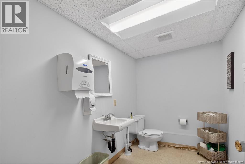 710 Elmwood, Moncton, New Brunswick E1A 2X7 - Photo 36 - NB135535