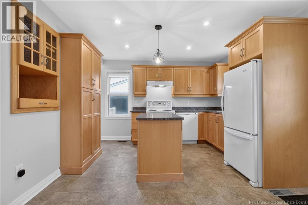 33 Hows Crescent, Moncton, New Brunswick  E1E 1S9 - Photo 6 - NB135918
