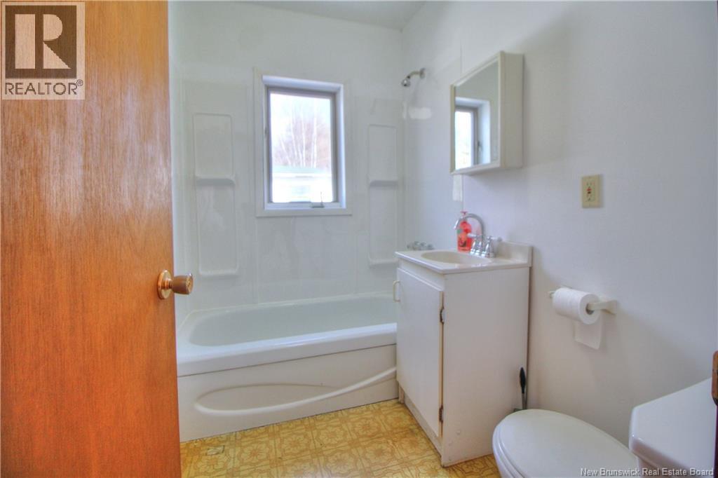 69 Bellevue, Saint-Louis-De-Kent, New Brunswick  E4X 1C2 - Photo 9 - NB135854