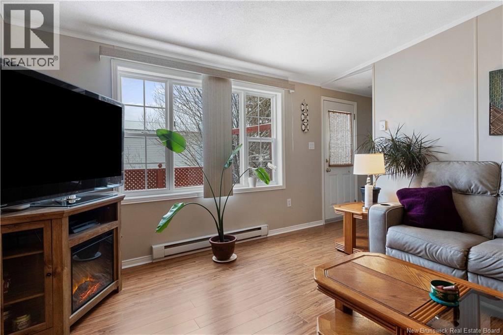 73 Andre, Dieppe, New Brunswick  E1A 7C4 - Photo 11 - NB136124