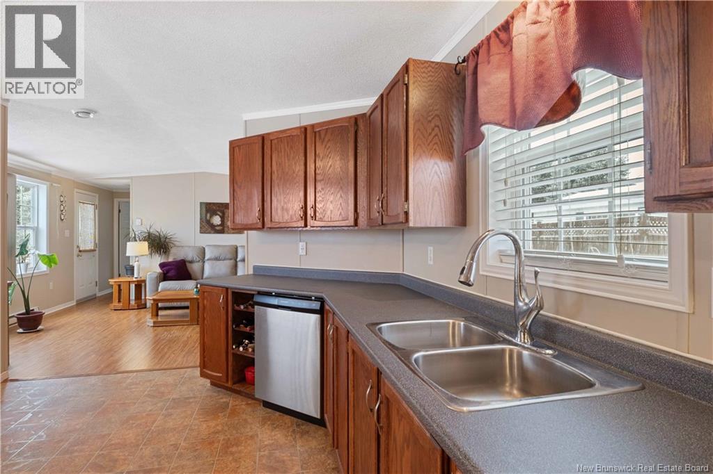 73 Andre, Dieppe, New Brunswick  E1A 7C4 - Photo 7 - NB136124