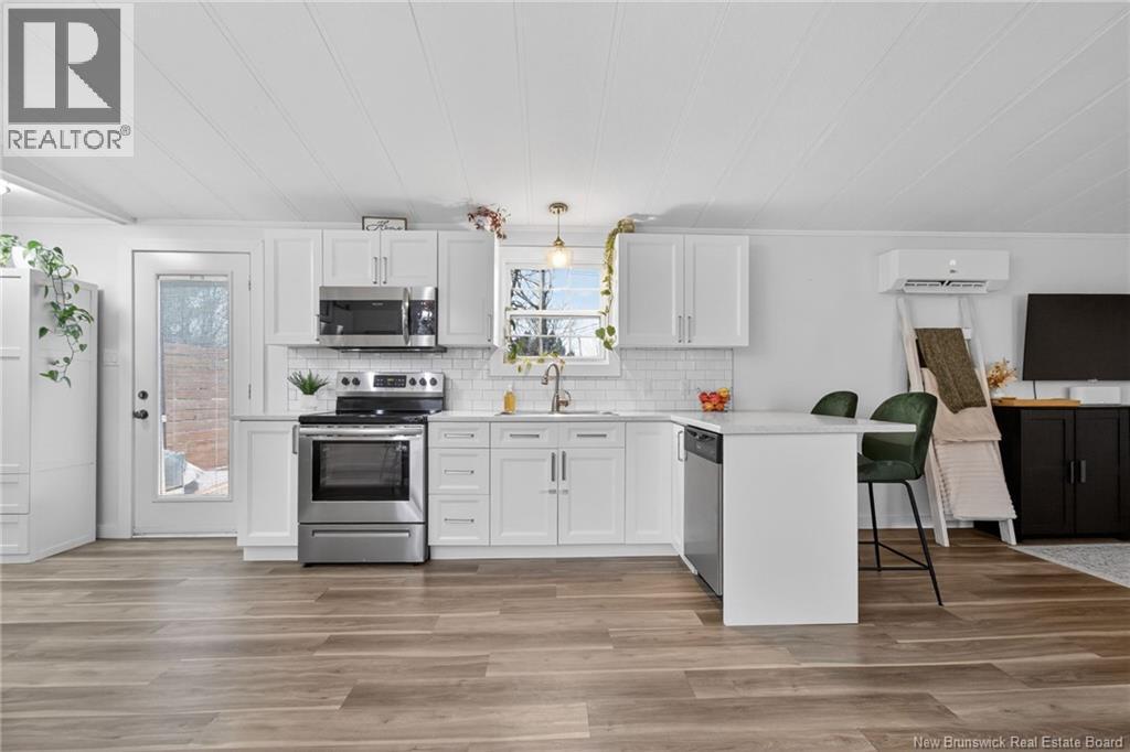 7 Kingfisher Street, Moncton, New Brunswick  E1H 2X8 - Photo 3 - NB135984