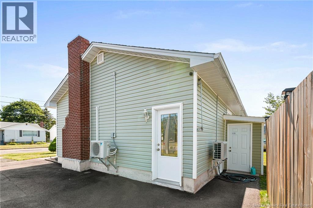 182 Sumner Avenue, Moncton, New Brunswick  E1C 8A5 - Photo 2 - NB136150