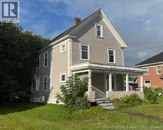 118 Victoria St, Woodstock, New Brunswick  E7M 3A5 - Photo 2 - NB136390
