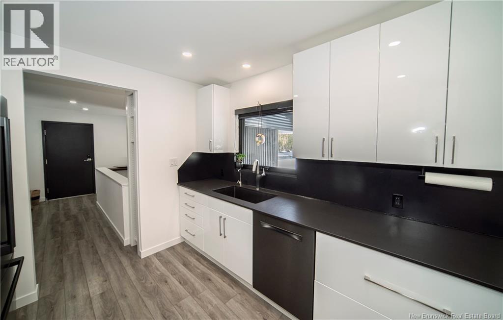 34 Simcoe Court, Fredericton, New Brunswick  E3B 2W9 - Photo 4 - NB136546