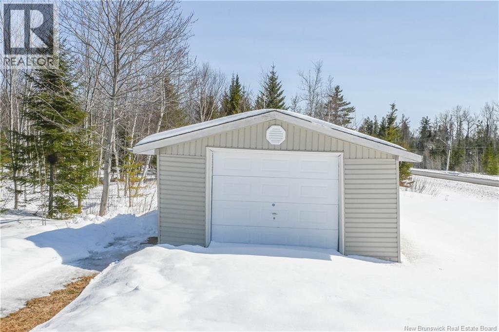 199 Saint-Simon Road, Caraquet, New Brunswick  E1W 1B3 - Photo 11 - NB136827