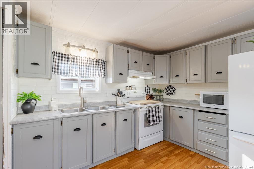 34 Elmdale Crescent, Fredericton, New Brunswick  E3B 6R1 - Photo 6 - NB136863