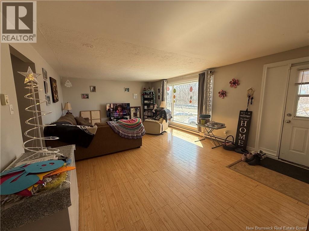 955 King Avenue, Bathurst, New Brunswick  E2A 1R9 - Photo 3 - NB136622