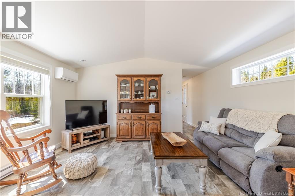 247 Post Road, Minto, New Brunswick  E4B 3A2 - Photo 3 - NB136933