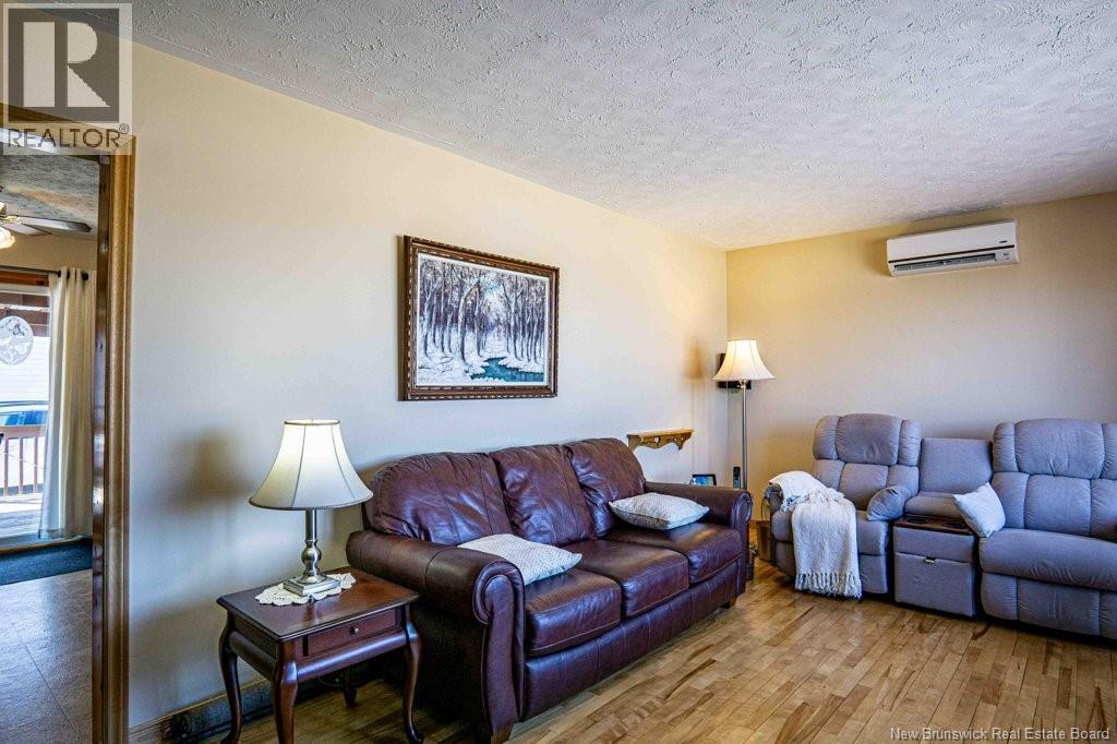 16 Harding Drive, Nackawic, New Brunswick  E6G 1C4 - Photo 2 - NB137095