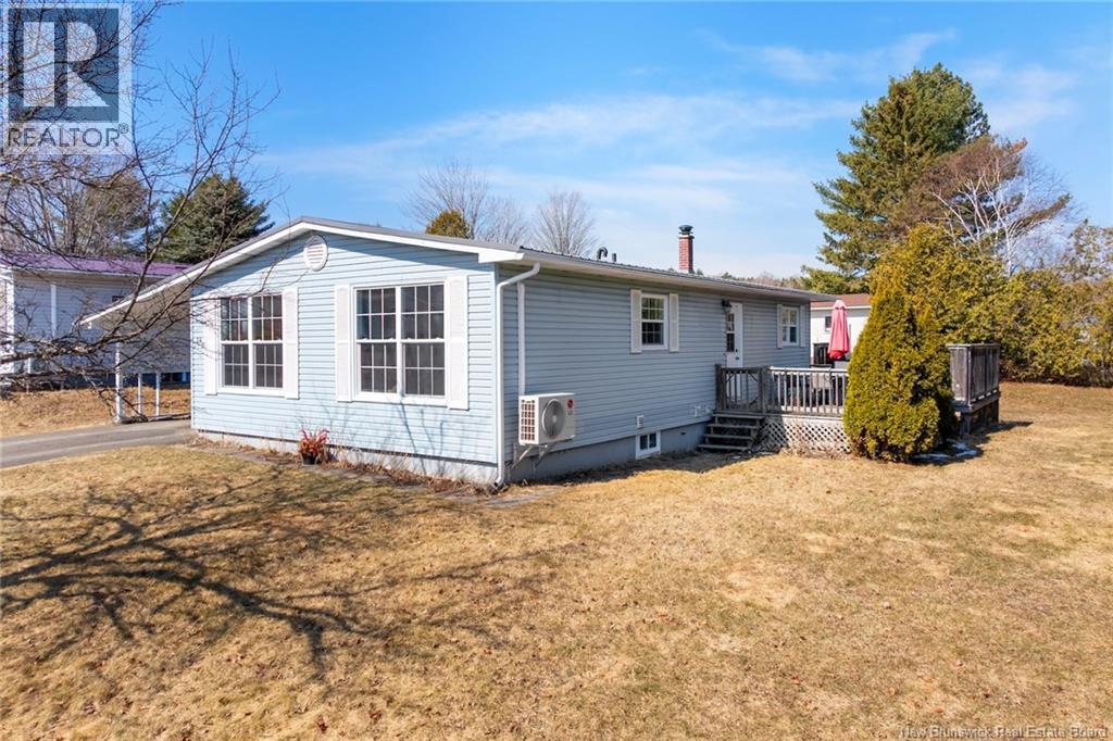 24 Mclaren Crescent, Nackawic, New Brunswick  E6G 1C7 - Photo 2 - NB136751