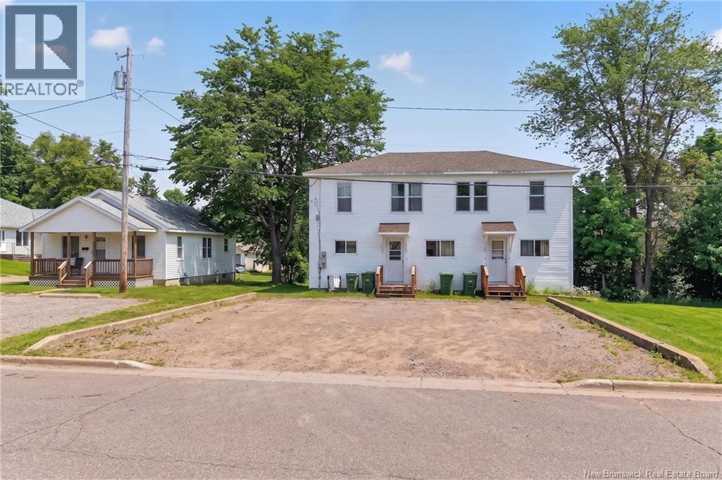2 Copp Street, Sackville, New Brunswick E4L 3T7 - Photo 3 - NB137177