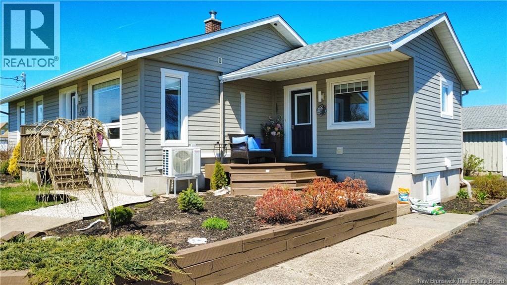 367 Rue De L'Île, Caraquet, New Brunswick  E1W 1B4 - Photo 3 - NB137202