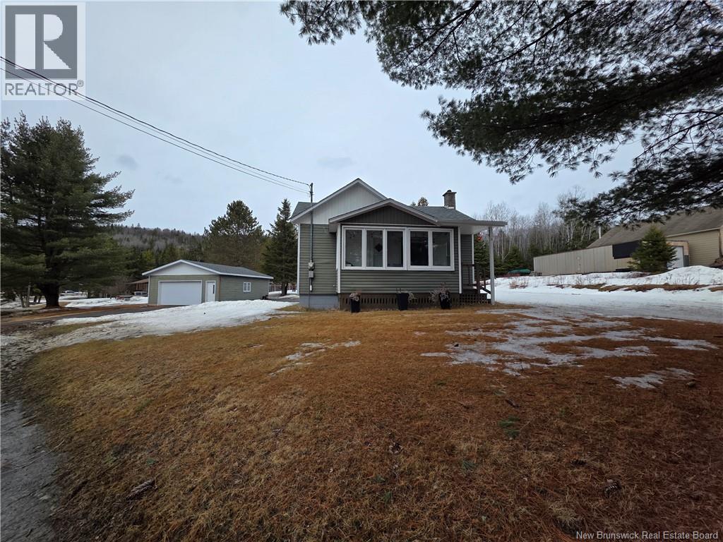 35 Titus Road, Edmundston, New Brunswick  E3V 5B4 - Photo 2 - NB137212