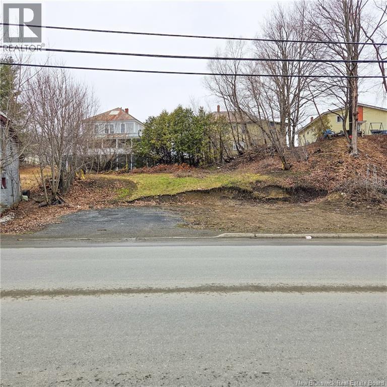 465 Main Street, Woodstock, New Brunswick  E7M 2C1 - Photo 2 - NB137300