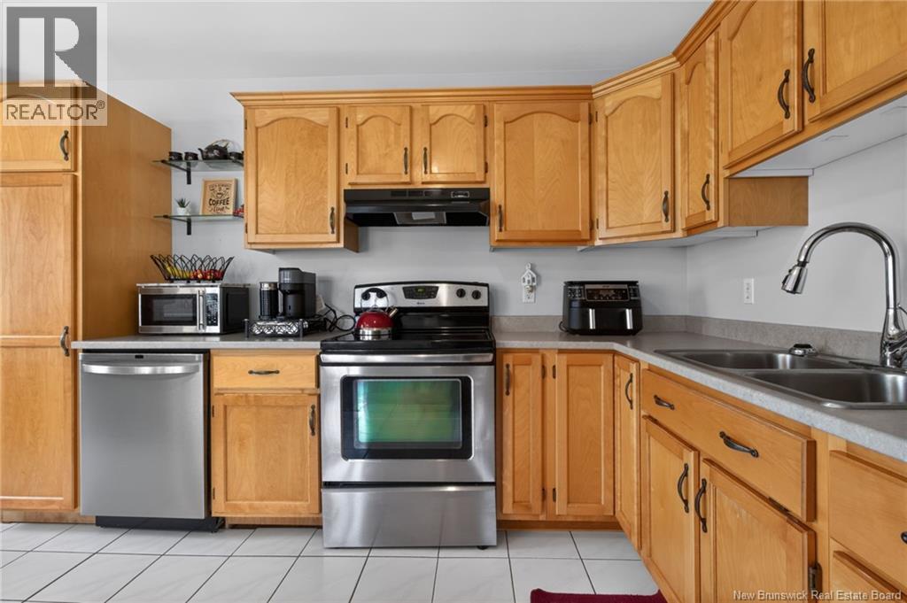 270 Westbrook Circle, Moncton, New Brunswick  E1E 2M1 - Photo 2 - NB137521