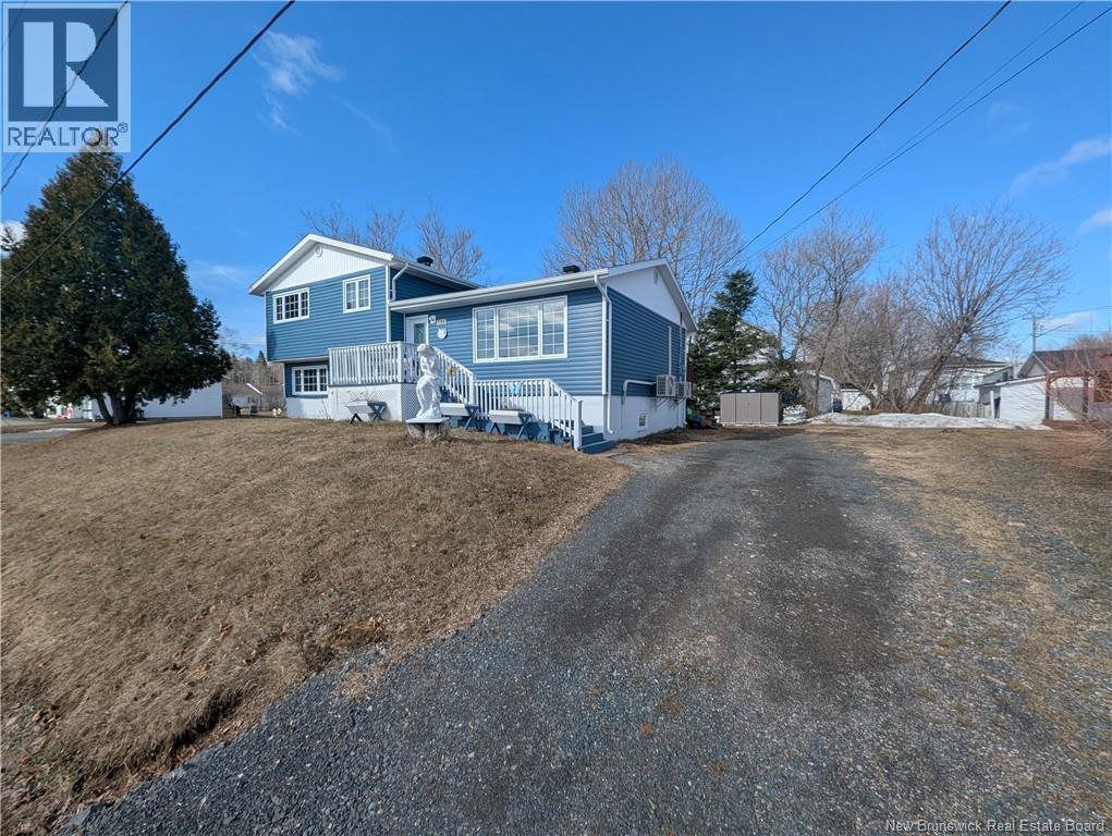 1171 Victoria, Bathurst, New Brunswick  E2A 4G2 - Photo 2 - NB137515