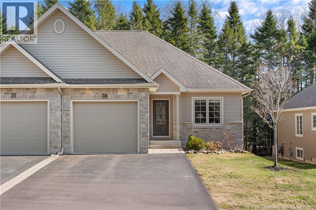 38 Boisée, Dieppe, New Brunswick  E1A 8Y7 - Photo 1 - NB137513