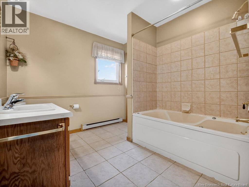 39 Hayden Drive, Moncton, New Brunswick  E1E 4E9 - Photo 25 - NB136868