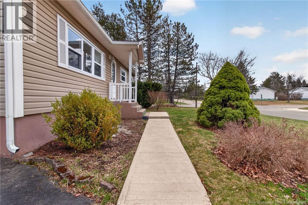 77 Lawson, Riverview, New Brunswick  E1B 3R1 - Photo 5 - NB137632