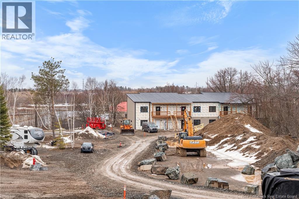 1300 Golden Park Circle Unit# 5, Bathurst, New Brunswick  E2A 1V1 - Photo 4 - NB138016
