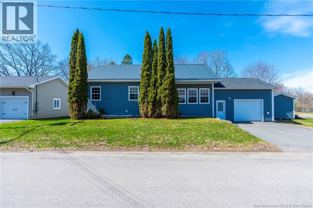 42 Stewart Avenue, Sussex, New Brunswick  E4E 2E6 - Photo 2 - NB138136