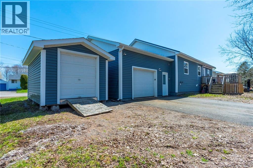 42 Stewart Avenue, Sussex, New Brunswick  E4E 2E6 - Photo 3 - NB138136