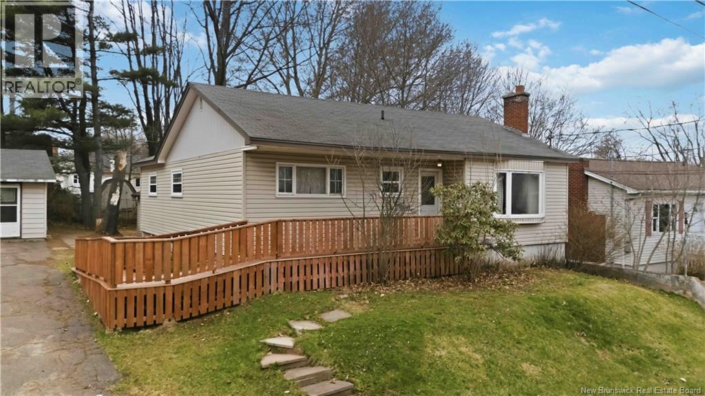 232 Leslie Street, Moncton, New Brunswick  E1C 6M9 - Photo 2 - NB138385