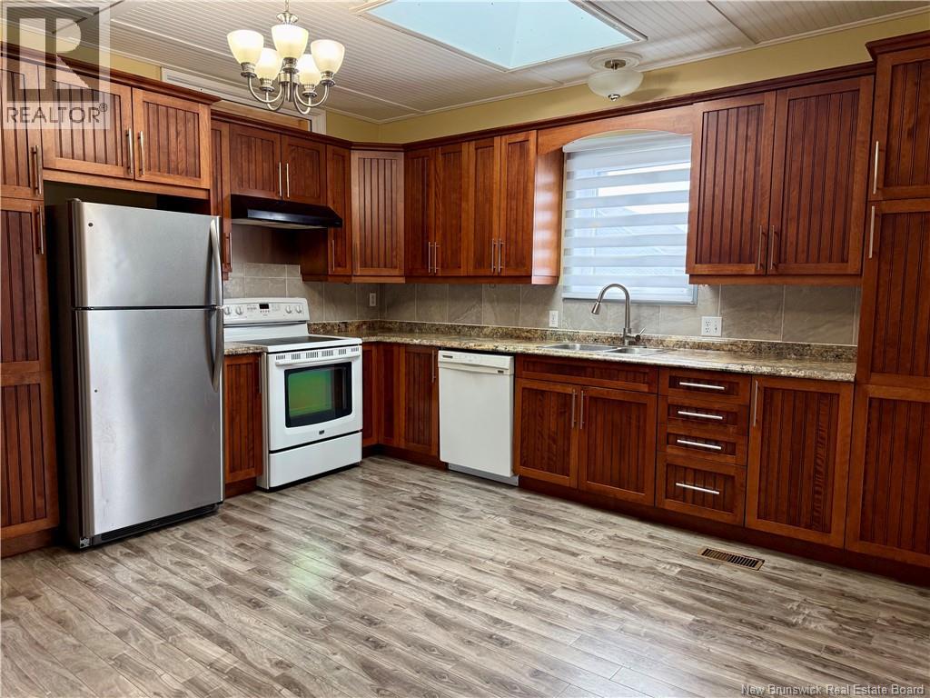300 Boulevard St-Pierre Ouest, Caraquet, New Brunswick  E1W 1A3 - Photo 12 - NB138852
