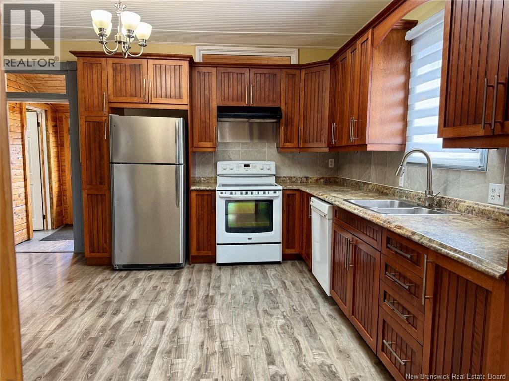 300 Boulevard St-Pierre Ouest, Caraquet, New Brunswick  E1W 1A3 - Photo 13 - NB138852