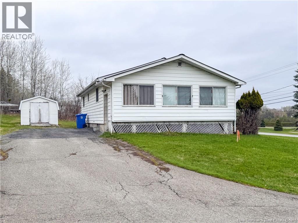 205 Houlton Street, Woodstock, New Brunswick  E7M 4L7 - Photo 3 - NB138926