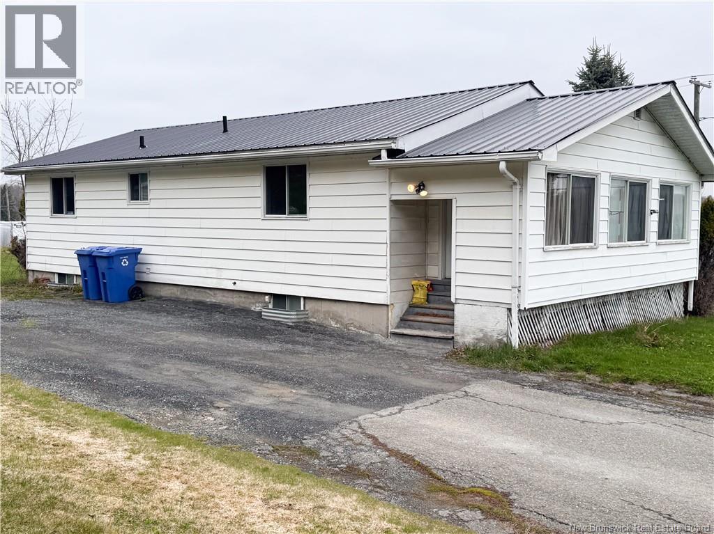 205 Houlton Street, Woodstock, New Brunswick  E7M 4L7 - Photo 4 - NB138926